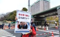防衛省「ドローン入札日」：正門前では「イスラエル製やめろ！」の大コール続く