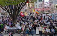 「高市やめろ」コールで埋め尽くされた 3.28「平和フェス」