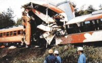 〔週刊 本の発見〕35年前の鉄道事故 すべてはあの時に始まっていた